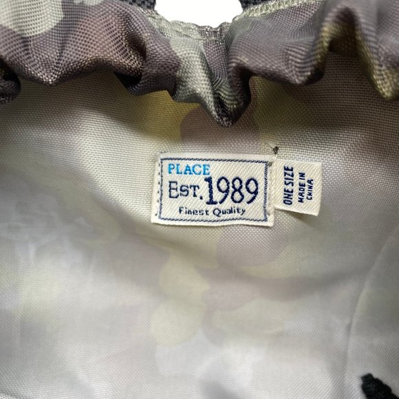 LIke New Childresns Place Drawstring Back Pack Camo Skulls Green Boys Girls - Picture 3 of 3